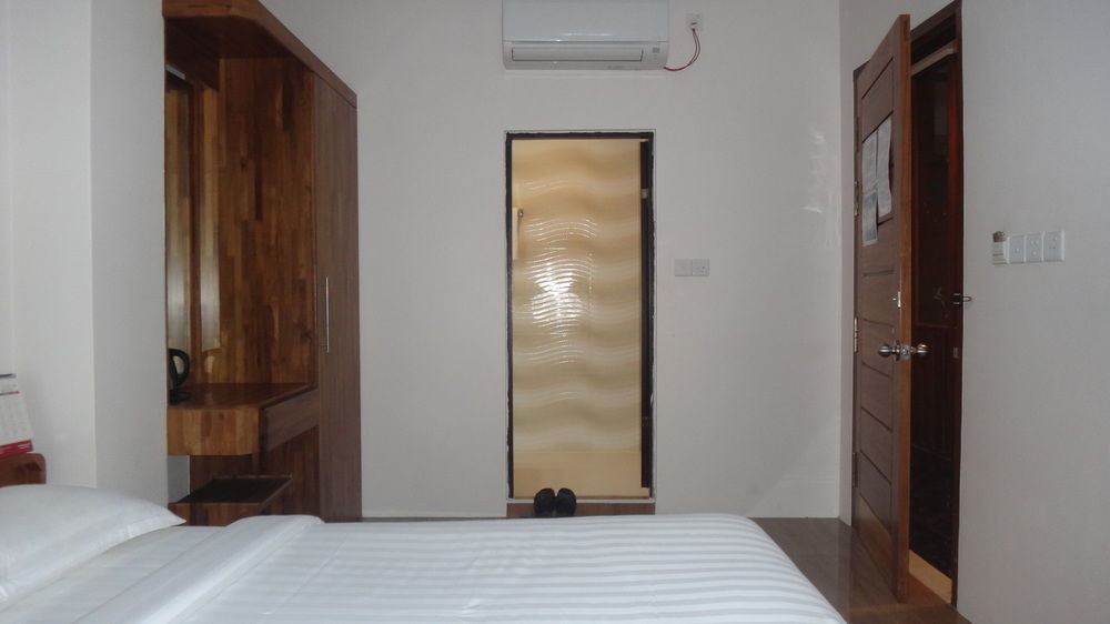 יאנגון Chit Sayar Hotel מראה חיצוני תמונה