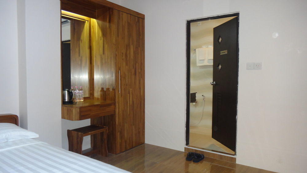 יאנגון Chit Sayar Hotel מראה חיצוני תמונה